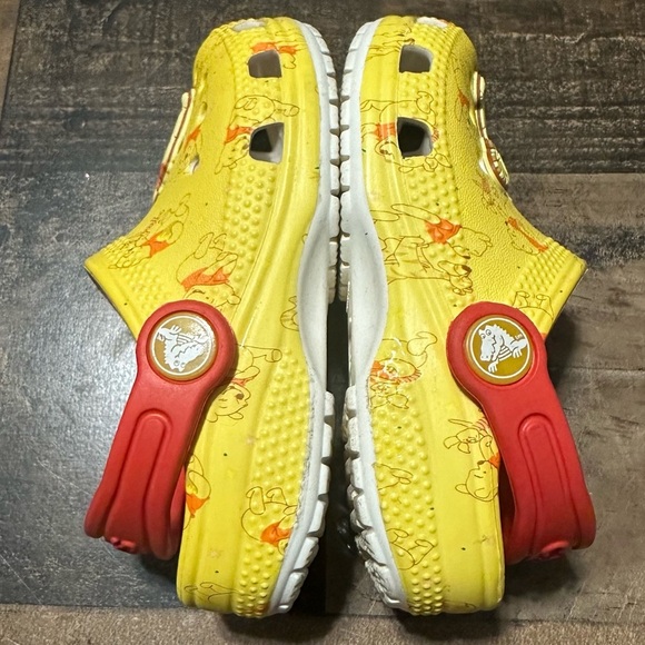 Winnie the Pooh Toddler Crocs - Picture 2 of 8